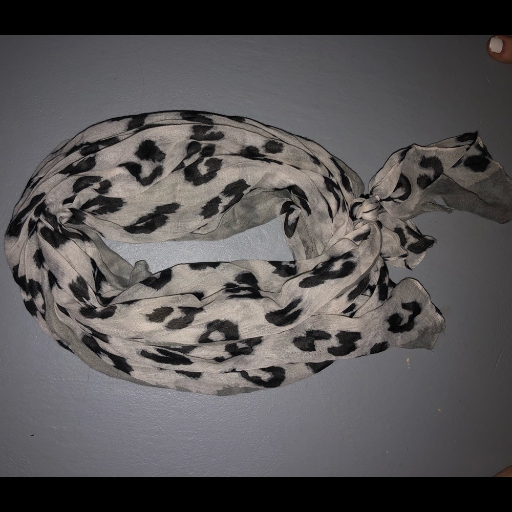 Cheetah print scarf‼️BOGO‼️